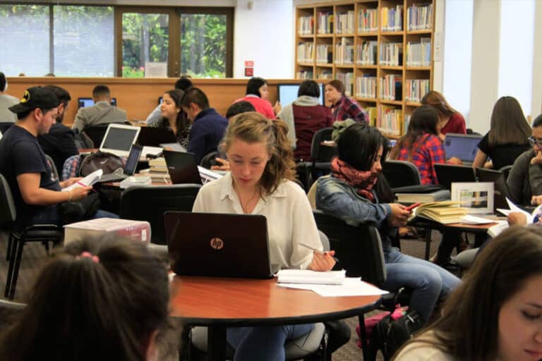 ¡La Biblioteca Les Da La Bienvenida Al Primer Semestre Del 2024 ...